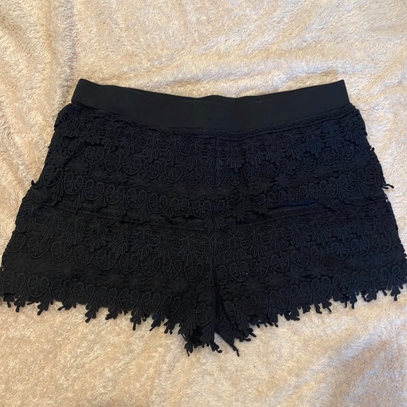 Express Medium Lacy Shorts - Picture 1 of 3